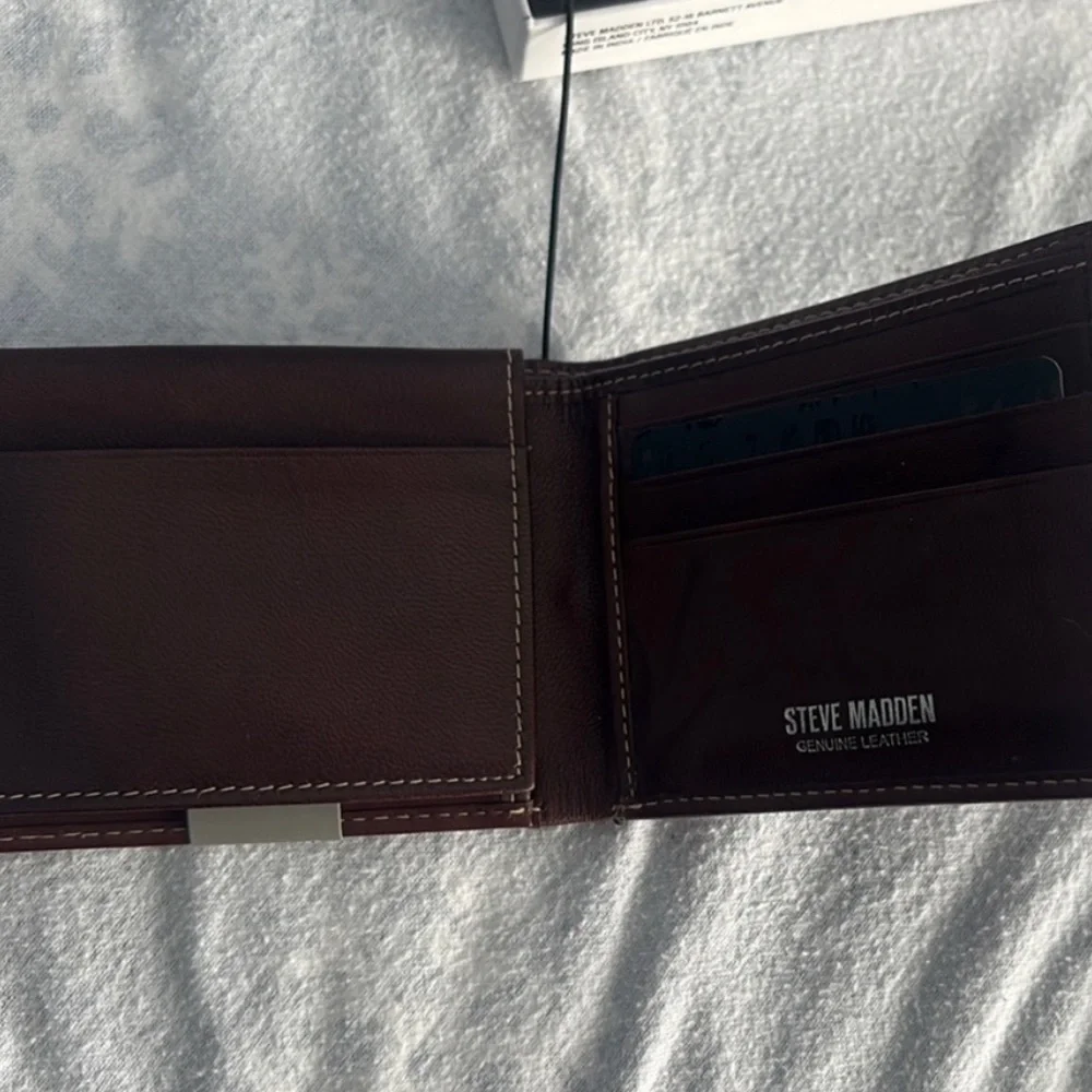 Steve Madden Brown Wallet with
Genuine Leather and Bifold Design - Picture 2 of 5